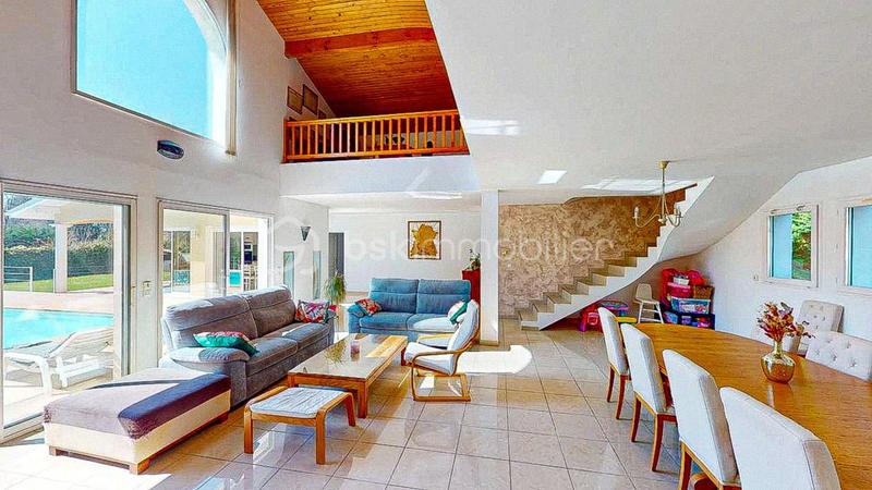 Propriété - 375 m² - 11 pièces