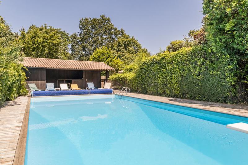 Propriété - 350 m² - 12 pièces