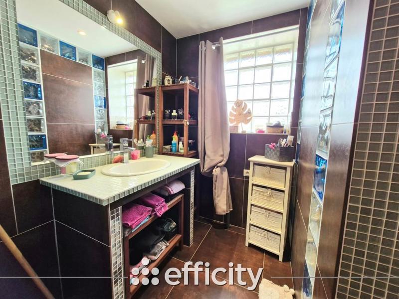 Maison - 242 m² - 6 pièces