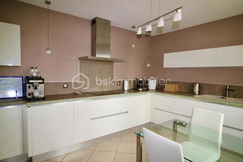 Maison - 250 m² - 9 pièces