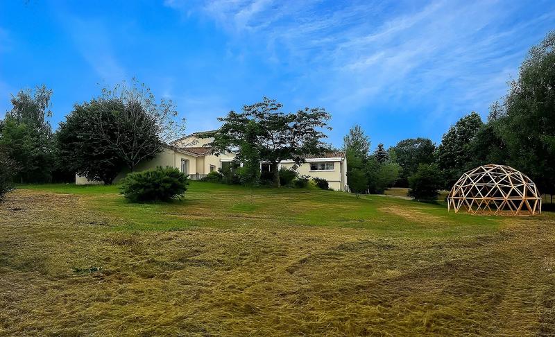 Maison - 319 m² - 15 pièces