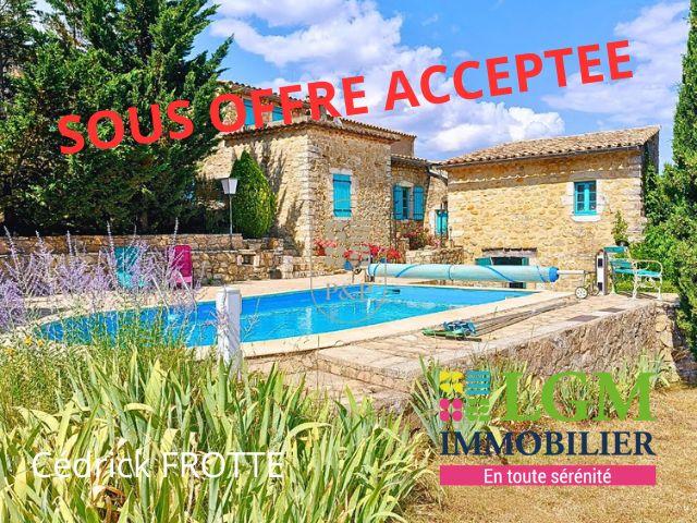 Mas - 250 m² - 11 pièces