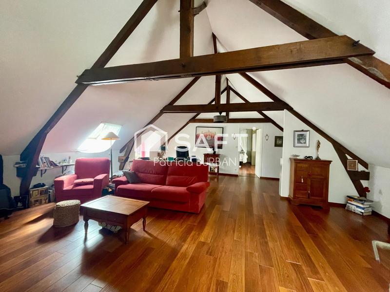 Maison - 234 m² - 8 pièces