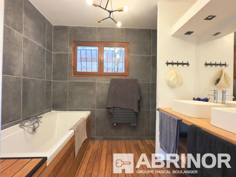 Pavillon - 130 m² - 6 pièces