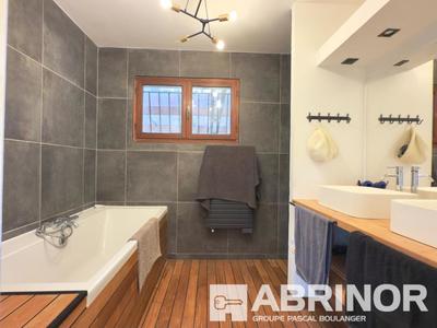 Pavillon - 130 m² - 6 pièces