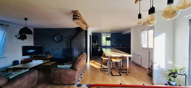 Maison - 200 m² - 8 pièces