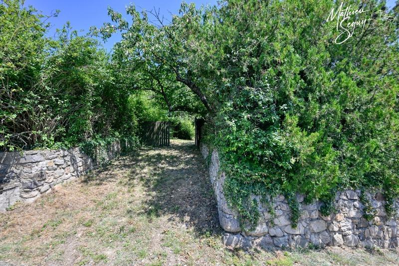 Terrain constructible - 909 m²