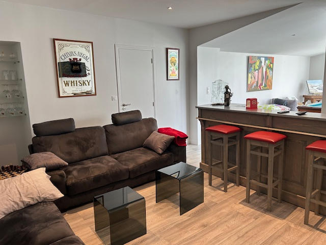 Propriété - 420 m² - 14 pièces