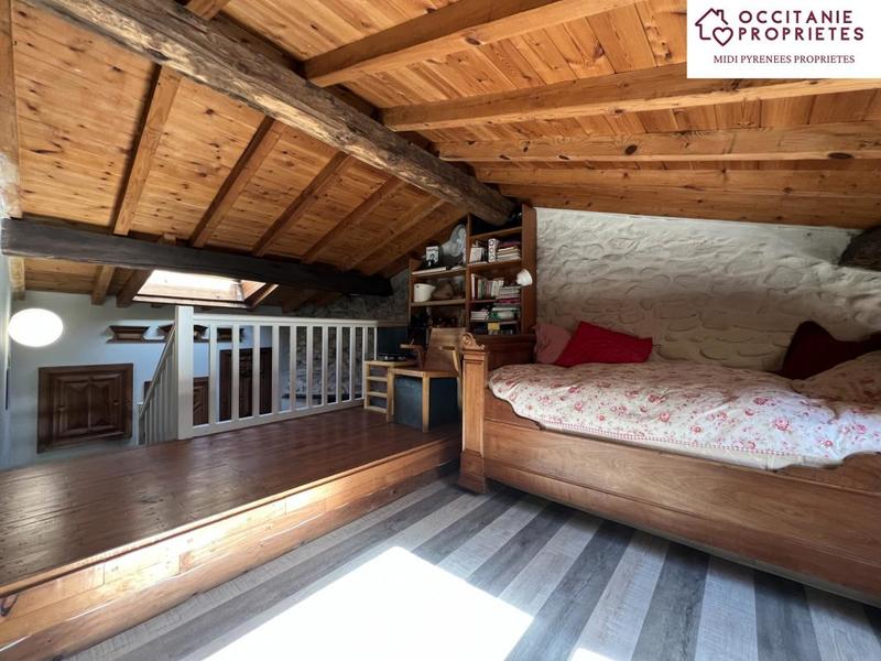 Propriété - 228 m² - 14 pièces