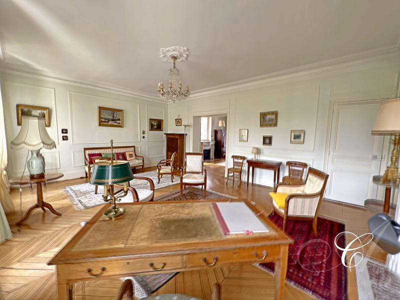 Appartement - 144 m² - 7 pièces