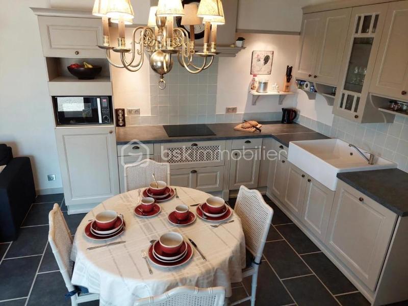 Demeure - 337 m² - 12 pièces