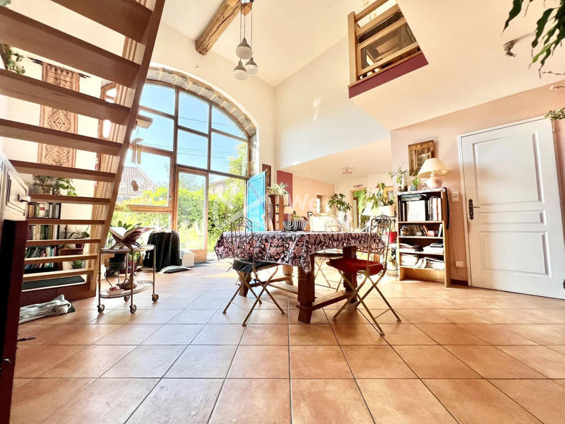 Maison - 243 m² - 8 pièces