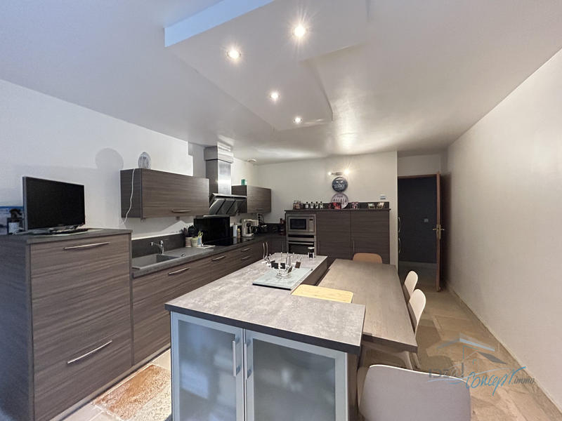 Villa - 264 m² - 8 pièces