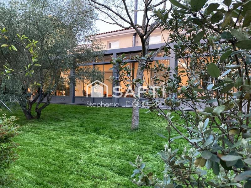 Villa - 348 m² - 6 pièces