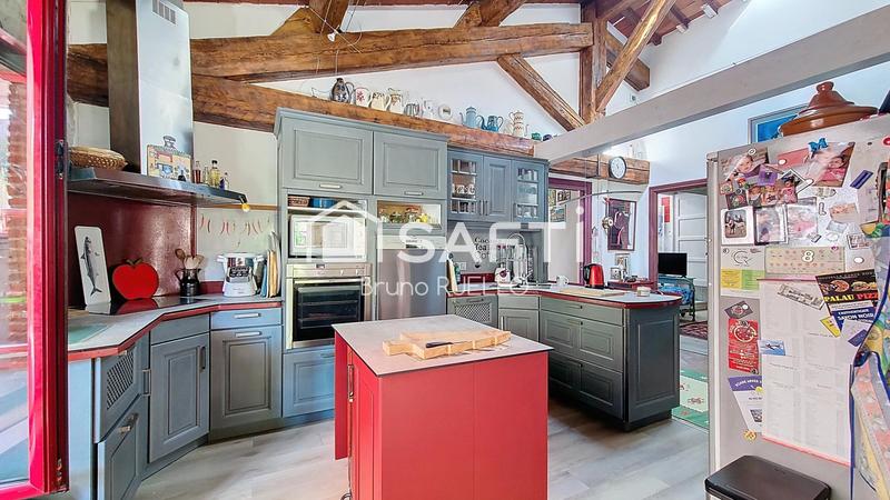 Maison - 270 m² - 9 pièces