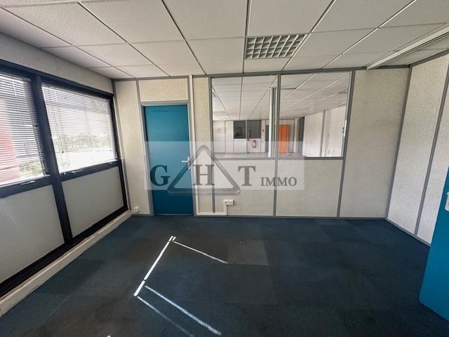Entrepôt - 2 816 m²