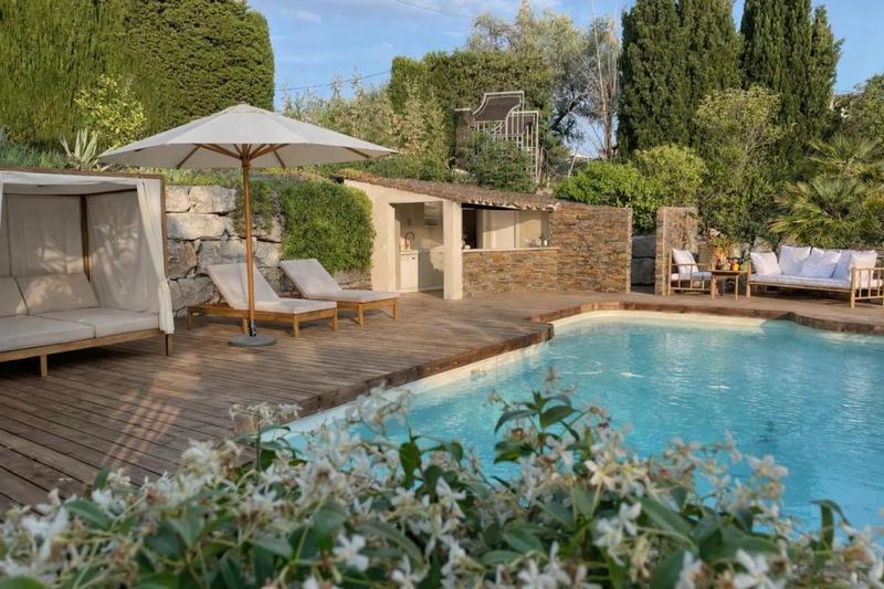 Maison - 215 m² - 7 pièces