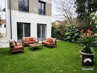 Maison - 140 m² - 5 pièces