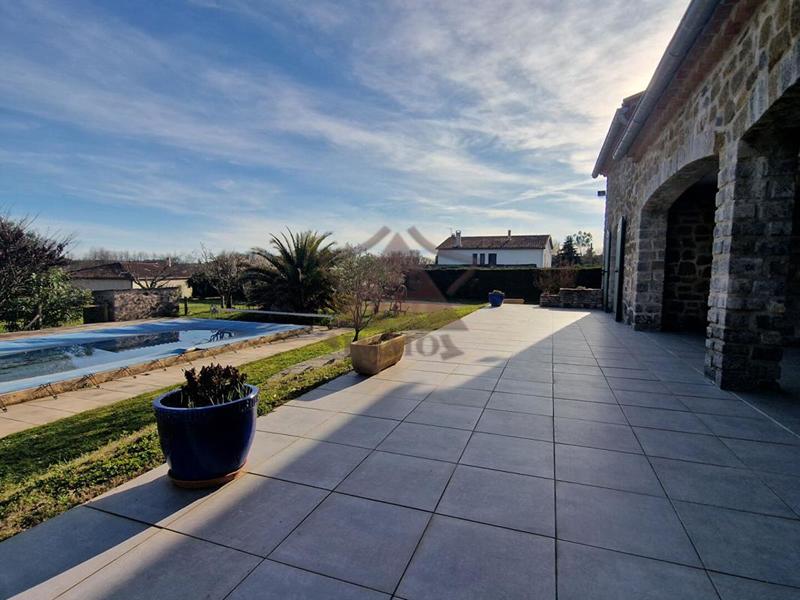 Maison traditionnelle - 190 m² - 9 pièces