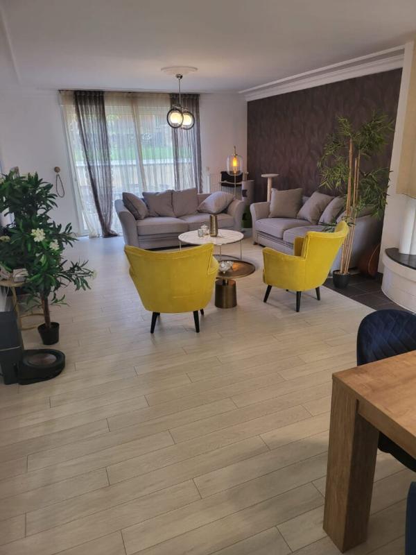 Maison - 224 m² - 8 pièces