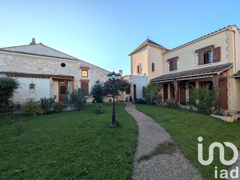 Maison - 235 m² - 10 pièces