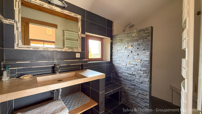 Mas - 264 m² - 8 pièces