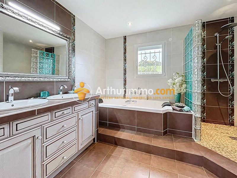 Maison - 233 m² - 6 pièces