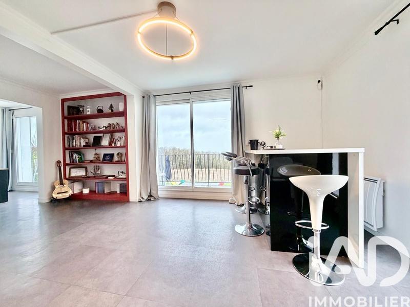 Maison - 220 m² - 10 pièces