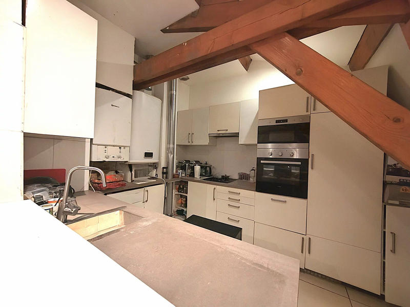 Maison - 300 m² - 16 pièces