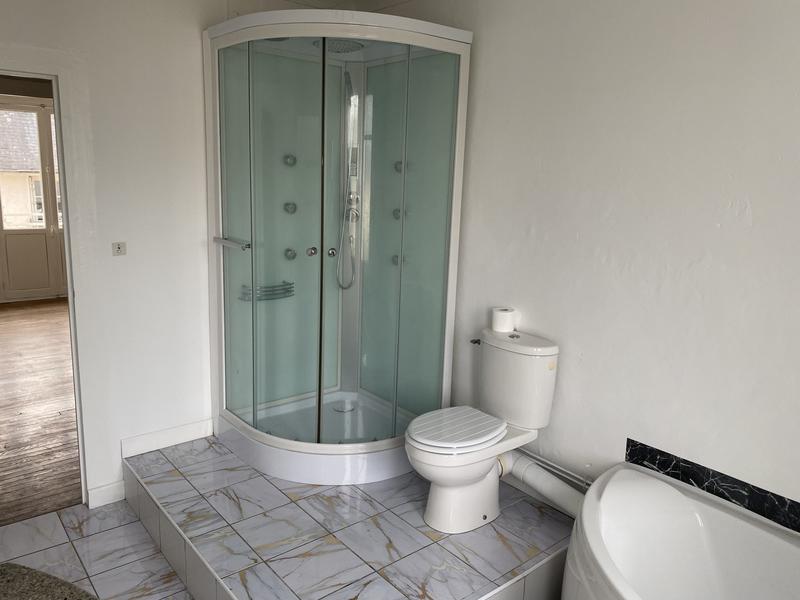 Maison - 240 m² - 9 pièces