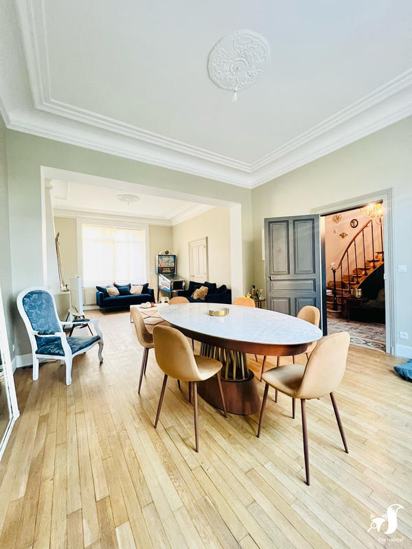 Maison - 275 m² - 8 pièces