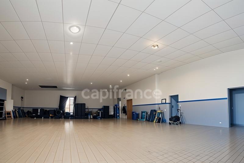 Propriété - 1 100 m² - 16 pièces