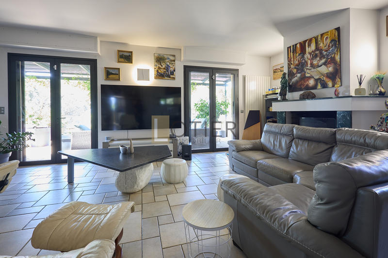 Villa - 320 m² - 8 pièces