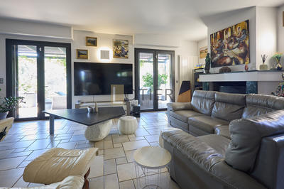 Villa - 320 m² - 8 pièces