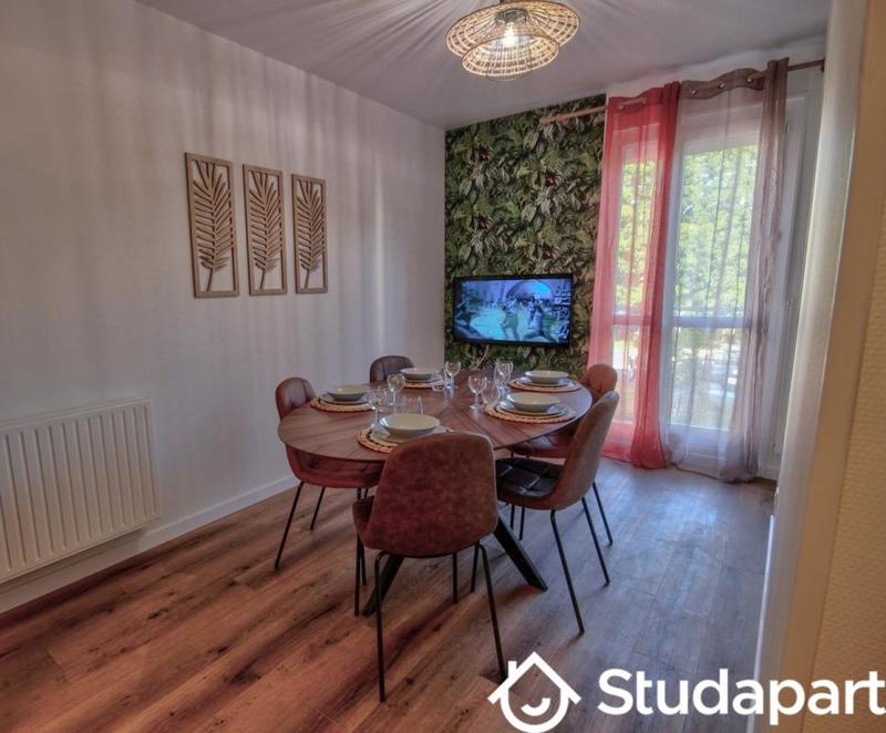 Chambre - 9 m² - 1 pièce