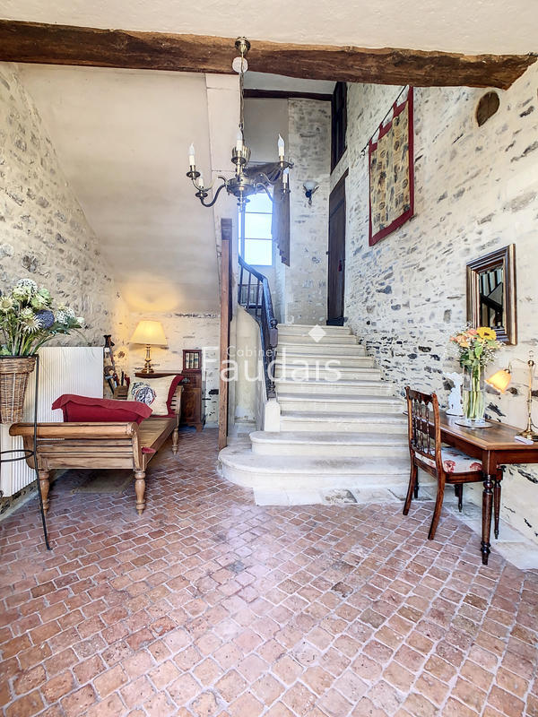 Propriété - 368 m² - 9 pièces