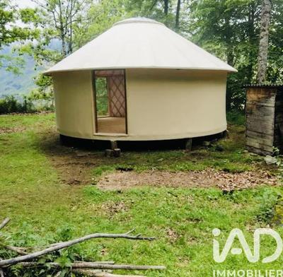 Maison - 300 m² - 9 pièces