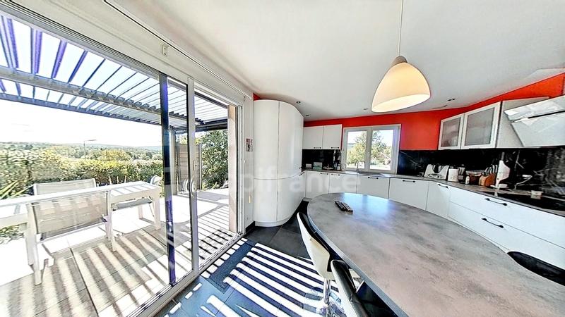 Maison - 161 m² - 8 pièces