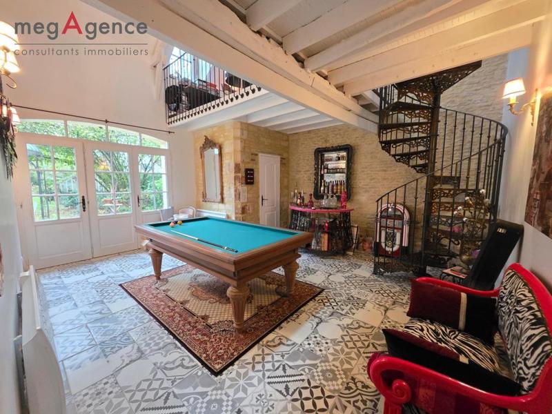 Maison - 200 m² - 10 pièces