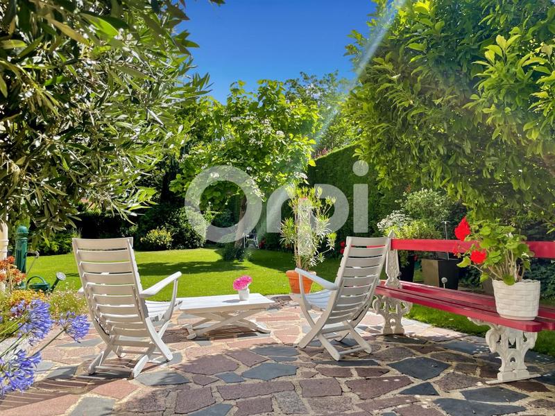 Maison - 203 m² - 7 pièces