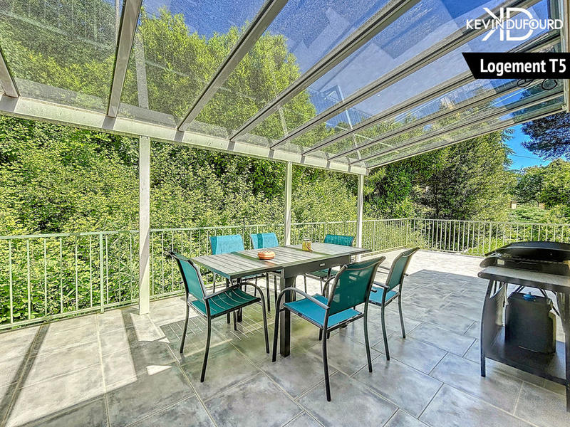 Maison - 225 m² - 11 pièces