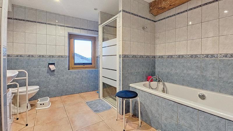 Maison - 330 m² - 9 pièces