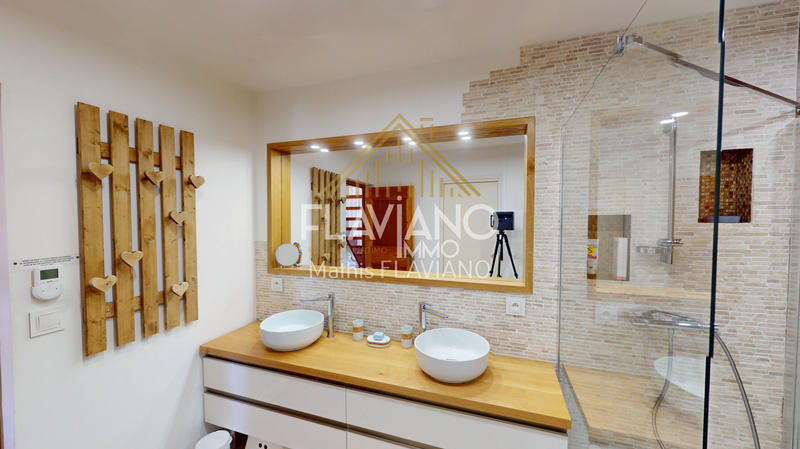 Maison - 147 m² - 7 pièces