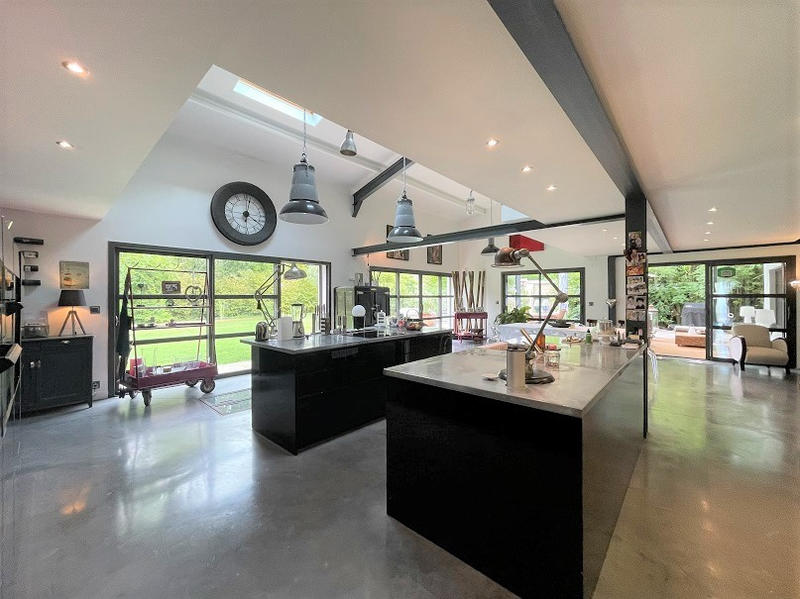 Maison - 300 m² - 7 pièces