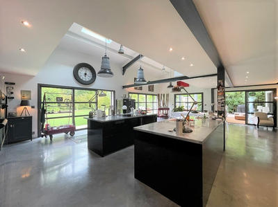 Maison - 300 m² - 7 pièces