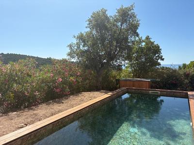 Maison - 185 m² - 5 pièces