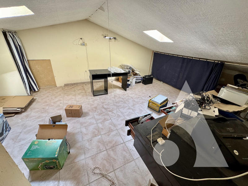 Maison - 247 m² - 7 pièces