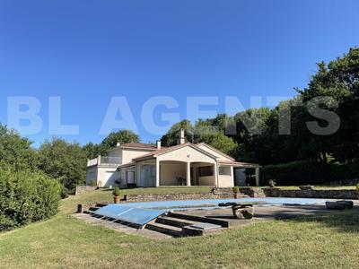 Propriété - 340 m² - 11 pièces