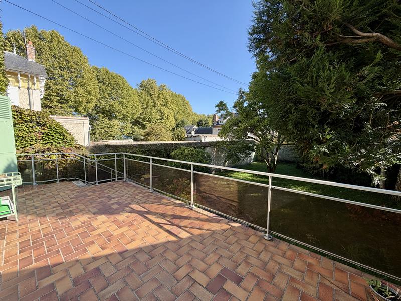 Maison - 201 m² - 7 pièces