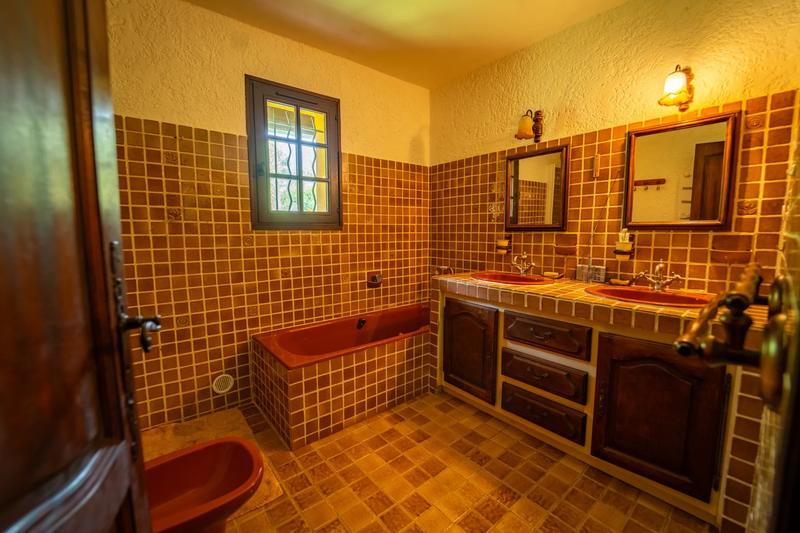 Propriété - 307 m² - 7 pièces